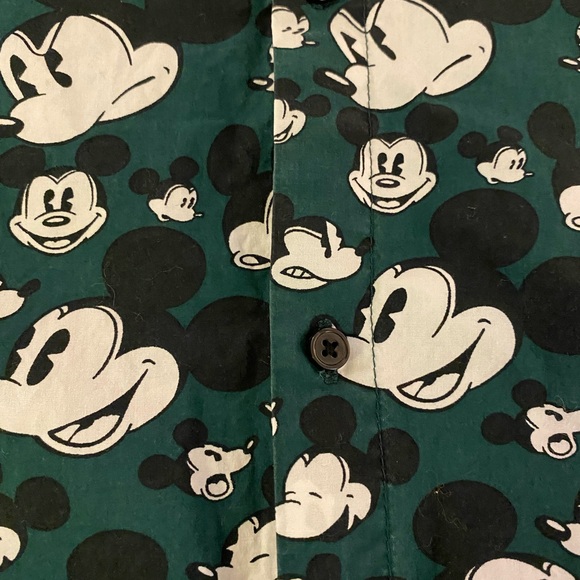 H&M Green Mickey Mouse Casual Button Down Shirt - Picture 8 of 10